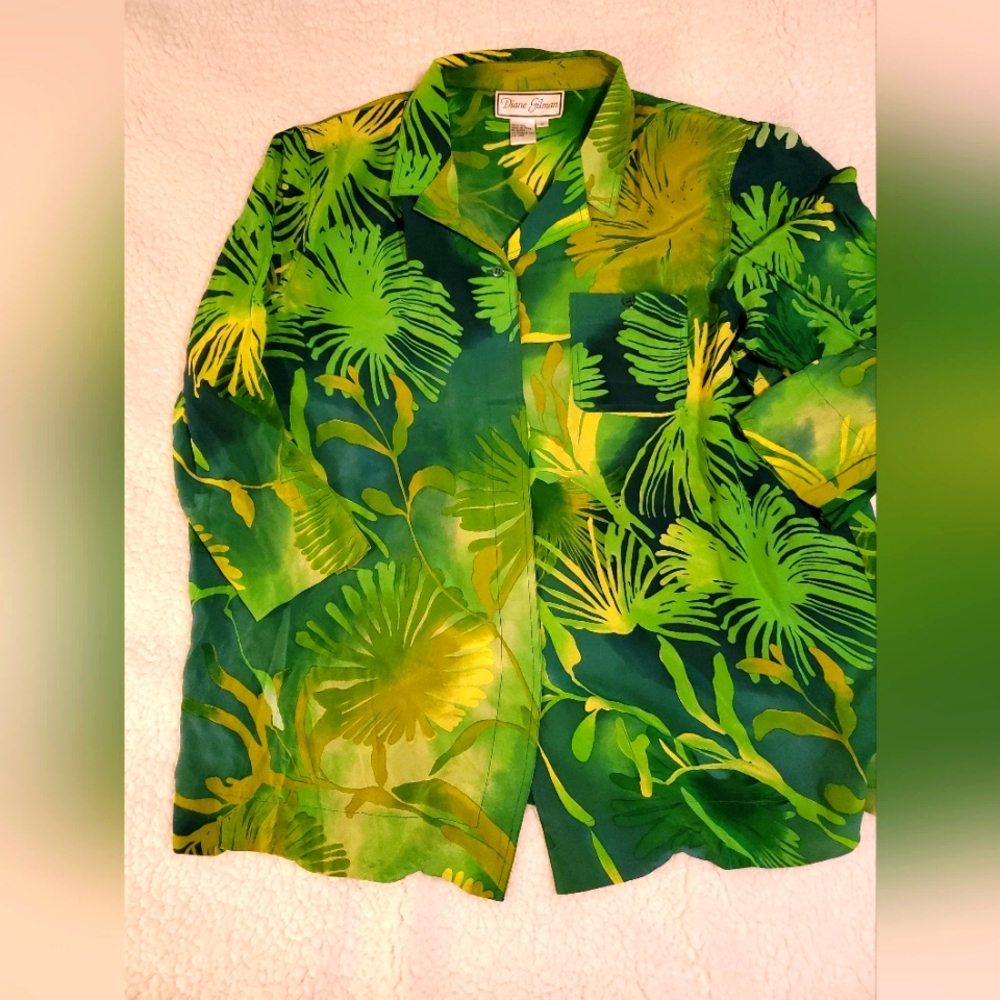 Diane Gilman Silk size 1x green button up blouse with leaves